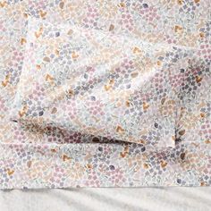 an image of a bed sheet with flowers on it