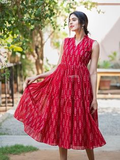 Trendy Frock Designs, Saree Frocks, Cotton Frocks For Women, Aline Frock, Frock Designs For Girl, Feeding Dresses, Cotton Dress Pattern, Short Frocks