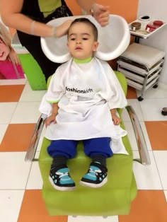 Kids Barber Shop, Spa Salon Ideas, Childrens Salon, Barber Shop Design, Wood Futon Frame, Kids Hair Salon, Kids Barber, Kids Salon, Barber Shop Interior