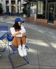 La Hat Outfit Baseball Caps, La Dodgers Hat Outfit, Dodgers Hat Outfit, La Dodgers Outfit, Yankee Hat Outfits Women, La Hat Outfit, Ballpark Outfit, Baseball Game Outfit Women, Cap Outfit Summer