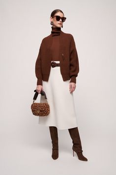 White And Brown Winter Outfit, Autumn Fashion 2024 Women, Ingenue Outfits Winter, Winter Formal Outfits For Women, Aw24 Fashion Trends, Clasic Cloths Woman, 2024 Winter Trends, White Winter Skirt, Skirt Office Style