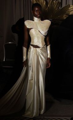 Couture Photography, Museum Fashion, Fly Outfit, Fashion Silhouette, Model Lifestyle, Pearl Inlay, Dreamy Dress, Gala Dresses, Student Fashion