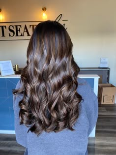 Curly medium dark brown hair with caramel highlights Brown Hair With Curls, Curled Hair For Medium Hair, Curls Inspiration, Curls For Prom Medium Hair, Curly Hair With Straight Ends, Pretty Curls For Medium Hair, Curls In Medium Length Hair, Curled Hair For Long Hair