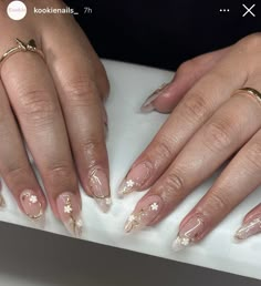 Gel Nail Designs Wedding, Green Prom Nails Almond, Ivory Nail Designs, Regency Nails, Old Money Nails Ideas Almond, Wedding Nail Designs For Bride, Bridgerton Nails Ideas, Fun Wedding Nails, Met Gala Nails