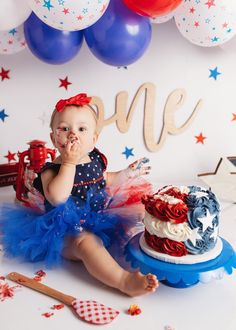 July Baby Birthday, July 4th Cake, Diy Smash Cake, Cake Smash First Birthday, 4th Of July Photos, Smash Cake Girl, Baby Cake Smash, 4th Of July Cake, Fall Birthday Parties