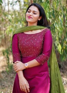 Aari Kurti Designs, Neck Designs For Kurta, Churidar Neck Designs Latest, Churidhar Designs For Stitching, Front Neck Design, Chudidhar Designs, Designer Churidar, Dessert Thanksgiving, Salwar Suit Design