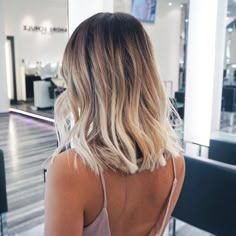 Pinterest// kelkaa Short Balayage, Short Ombre Hair, Blonde Wavy Hair, Medium Layered Hair, Blonde Haircuts, Ombré Hair, Ombre Hair Color