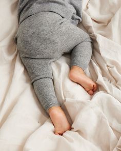 Keep your baby warm and cozy in these 100% Cashmere Leggings. The pull-on design featuring rib-knit elasticized waist and hems will help ensure that you can get them easily on and off. Pair it with our 100% Cashmere Pullover Sweater, Beanie, and Booties for the ultimate look. Our all-natural cashmere has a cloud-like softness, meaning it won’t irritate your little one’s delicate skin. It is lightweight and breathable, so it will keep them warm without the risk of overheating. Due to its natural Cashmere Leggings, Finnish Fashion, Knit Alpaca, Knit Bottom, Weekender Tote Bag, Baby Leggings, Half Zip Sweaters, Leggings Kids, Baby Warmer