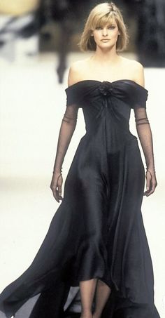 Vintage Runway, Mode Chanel, Chanel Dress, Linda Evangelista, Chanel Spring, Chanel Vintage