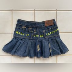 Like New Vintage Von Dutch Mini Skirt Von Dutch Purse, Y2k Von Dutch, Von Dutch Skirt, Von Dutch Jeans Y2k, Von Dutch Clothes, Von Dutch Mini Skirt, Dutch Women, Mini Pleated Skirt, Von Dutch