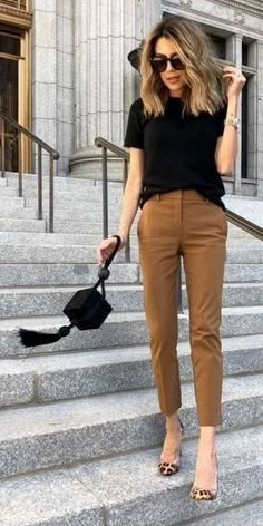 Stylish Business Casual, Fashionable Work Outfit, Business Casual Work, Tan Pants, Casual Work Outfit