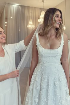 Up the romance factor on your wedding day with the Noah gown. — Anna Campbell Solid Shirts Men, Beach Pullover, Anna Campbell, Gym Shirt, Romantic Bride, Bride Look, Wedding Dress Inspiration