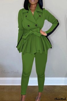 Olivia Mark - Professional Womens Solid Red Two-Piece Outfit featuring Patchwork Design, Turn-Back Collar, and Belt Detailing Women Business Attire, Style Vert, Style Bleu, Green Two Piece, Business Attire Women, White Fashion Casual, Blue Two Piece, Two Piece Pants Set, Traje Casual