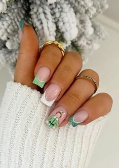 Elf Green Christmas Nails, Green Manicure, Festive Christmas Nails, Classy Nail Art Ideas, Silver Nail Polish, Christmas Tree Nails, Tree Nails, Holiday Nail Designs, Cute Christmas Nails