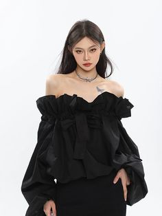 Off-shoulder tops that show off your skin in a trendy way.   The voluminous balloon sleeves are full of girly elements.   A silhouette that gently spreads out every time you walk, attracting attention.   ◾️Model Height/Weight: 165cm/44kg Try size: L     Size (cm)  Length Chest measurement Sleeve length   F 42 104 68 Off Shoulder Crop Top, Feminine Look, Shoulder Crop Top, Crop Blouse, Fashion Mode, Off Shoulder Tops, Blouse Top, Size Clothing, Shoulder Top