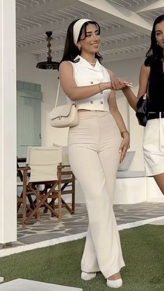 White Jeans Outfit Classy Chic, Simple Jewerly, Classy Feminine, Fancy Top, Nails Natural, White Head, Heels White, Professional Outfits Women