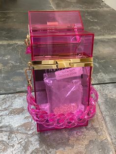 Transparent Clutch W/Link Chain Clear Mini Plastic Case Bag * Acrylic,Mixed Metal. Pink Rectangular Clutch With Chain Strap, Pink Chain Bag For Gift, Pink Clutch With Chain Strap For Gift, Pink Clutch With Chain Strap As Gift, Pink Party Bags With Clear Strap, Transparent Purse, Clear Book, Transparent Clutch, Pr Kit