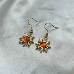 Orange Earrings Aesthetic, 70s Style Jewelry, Sun Earrings Aesthetic, 70s Inspired Jewelry, Earings Aesthetics, 70s Accessories Jewelry, Sun Outfits, Good Earrings, Orange Clothes