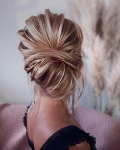 Tonyastylist Long We Tonyastylist Long Wedding Hairstyles and Wedding Updos #weddings #hairstyles #weddingideas #wedidnghairstyles #wedding #fashion #beauty Bridal Hair Updo, Peinados Recogidos, Hair Up Styles, Braided Hairstyles Updo, Penteado Cabelo Curto, Chic Hairstyles, Wedding Hairstyles Updo, Wedding Updo