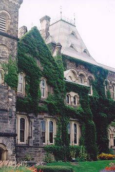 an old building with ivy growing all over it