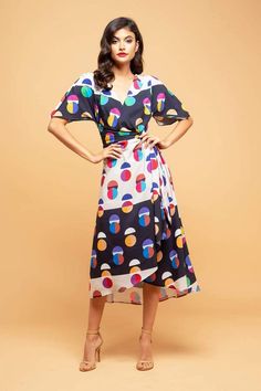 Spring Business Casual, Joan Mir, Bridesmaid Attire, Bold Dresses, Fashion Plates, Curvy Outfits, Faux Wrap Dress, Colourful Outfits, Bold Fashion