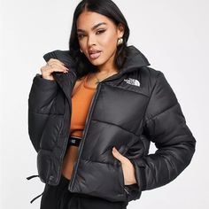 The North Face Saikuru Cropped Jacket In Black - Exclusive At Asos - Brand New Never Worn And Sold Out Online. With Tags! North Face Brand, The North Face Puffer, Down Winter Coats, North Face Nuptse, Cropped Puffer Jacket, Pullover Outfit, Black Down, Puffer Jacket Women, North Face Fleece