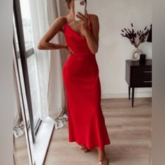 Brand New. Size Xs. Red. Silk, Side Slit . Midi / Maxi Length Depending Of Your Height. Any Questions Just Ask. Outfit Vestido Rojo, Zara Long Dress, Zara Red Dress, Zara Floral Dress, Zara Maxi Dress, Red Satin Dress, Fest Outfits, Red Slip Dress, Long Knitted Dress