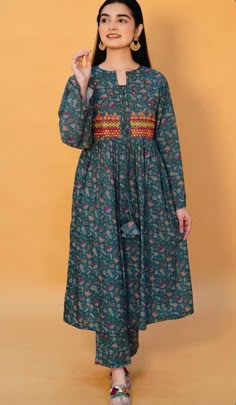 Stylish Kurtis Design, Pakistani Fancy Dresses, Dress Design Patterns, Kurti Neck Designs, Simple Pakistani Dresses, Designer Dresses Casual, Boutique Dress Designs