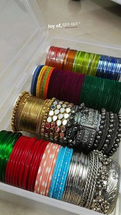 Bangles Aesthetic, Vintage Indian Jewelry, Girly Swag, Korean Accessories, Bridal Jewellery Inspiration, Thread Bangles, Fancy Jewellery Designs, Bridal Bangles, Indian Jewelry Sets