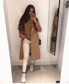 Baby Shower Guest Outfit, Shower Guest Outfit, Tan Coat, Paris Mode, Baby Shower Guest, Outfit Goals, High Fashion Street Style, Guest Outfit, Fashion Mode