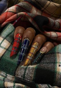 Fall Plaid Sweater Nails, Xmas Plaid Nails, Working Nails Professional, Fall Nail Plaid, Fall Thanksgiving Nails Design, Plade Nails Fall, Thanksgiving Gel Nail Designs, Red Tartan Nails