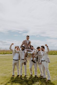 Wedding Portrait Illustration Groomsmen Photo Ideas, Groomsmen Photo, Wedding Group Photos, Wedding Party Poses