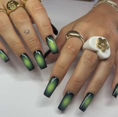 Simple Edgy Nails Square, Green Airbrush Nails, Edgy Nails Acrylic, Edgy Nails Acrylic Grunge, Elegant Valentines Nails, Neutral Valentines Nails, Nails Simple Valentines, Valentines Nails Simple, Green Aura Nails