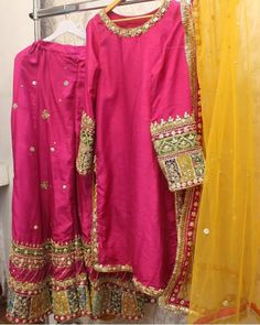 Haldi Dress For Bride Pakistani, Gotta Work Dresses Pakistani, Pakistani Garara, Haldi Dress For Bride, Simple Suit Designs, Heavy Suits, Designers Dresses, Man Dress Design, Haldi Dress