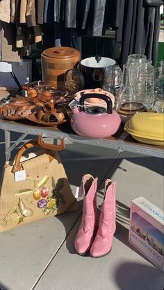 Clover Yard, Flea Market Booth Display Ideas, Resell Business, Depop Reseller, Thrifting Quotes, Aesthetic Thrifting, Euro Winter, Thrifting Aesthetic, Thrift Manifest