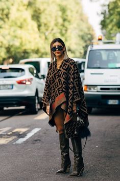 Day 2 Fendi Outfit, Women's Streetwear Fashion, Winter Styling, Denim Street Style, Milan Fashion Week Street Style, Fendi Bag, Urban Fashion Trends