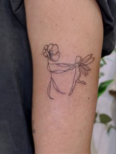 A fineline, tiny fairy tattoo displayed on an arm. The fairy tattoo depicts a little dancing fairy, joyfully flying with her personified flower friend Crashbox Tattoo, Tattoos Female Aesthetic, Weird Nature Tattoos, Feminine Figure Tattoo, Giver Tattoo, Unique Girl Tattoos, Fine Art Tattoos, Womens Body Tattoo, Framed Flower Tattoo