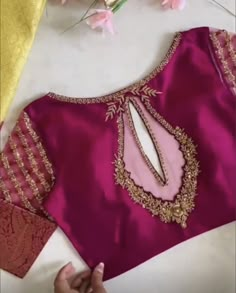 Blouse Aari Work, Netted Blouse Designs, Latest Bridal Blouse Designs, Maggam Work Blouse, Sari Design, New Saree Blouse Designs, Traditional Blouse Designs, Latest Model Blouse Designs, Cutwork Blouse Designs