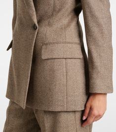 Herringbone wool-blend blazer in brown - Brunello Cucinelli | Mytheresa Luxury Beige Blazer For Office, Business Blazer With Concealed Placket In Beige, Chic Wool Suits, Chic Wool Suits For Office Wear, Tailored Wool Blazer Timeless Style, Classic Beige Blazer With Concealed Placket, Structured Single Button Business Blazer, Structured Single Button Blazer For Business, Elegant Single Button Wool Tweed Jacket