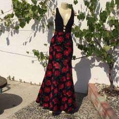 Gorgeous Dress , Satin Lower , Dip V Plunge , Black And Red Roses Green Wedding Guest Dresses, Hunter Green Wedding, Pink Sparkly Dress, Salmon Dress, Special Ocassion Dresses, Black And Red Roses, Floral Velvet Dress, Wine Colored Dresses, White Satin Dress