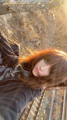 Dress Styling Ideas Outfit, Grunge Long Hairstyles, Grunge Hair Long, Grunge Girl Hair, Grunge Long Hair, Long Grunge Hair, Shaggy Hair With Bangs, Long Brown Hairstyles, Female Grunge