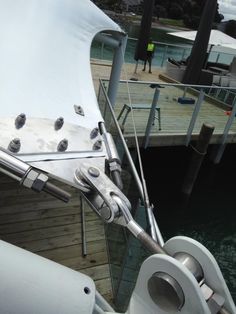 the front end of a boat docked at a pier