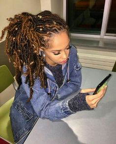 Pinterest // mariaaaahlove ♡ Brown Faux Locs, Hello Hair, Blonde Dreads, Braids With Beads, Hair Styles 2017, Locs Hairstyles