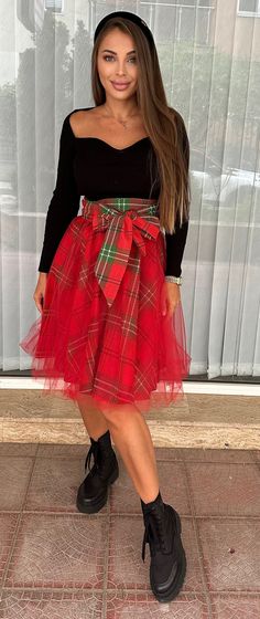 Beautiful designer tulle skirt from our atelier. Handmade in Bulgaria from high-quality fabric from the outside and 2 layers of tulle in red color. Sizes-XS, S, M, L, XL, 2XL, and 3XL are available but if you are a different size, please note us and we can make it custom. Knee length - 59cm Tea midi length-75cm Floor length - 102cm It comes with a belt to make a beautiful bow on the waist. Elegant Christmas Outfit, Christmas Outfit Ideas Casual, Tool Skirt, Red Tulle Skirt, Christmas Tutu, Trendy Christmas Outfits, Fall Closet, Scottish Fashion, Kids Christmas Outfits