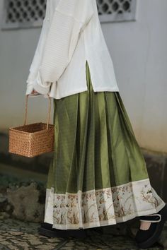 A simple, yet gorgeous Ming Dynasty skirt, trimmed with sparrows and cherry blossoms. 

This Mamian skirt 马面裙 (horse face skirt) with a contrasting Lan 襕 (brocaded design hem) has a delightfully light touch to it. In calming matcha and cream colors, this historical skirt can be worn with a variety of modern tops. 

Nuwa Hanfu Historical Skirt, Mamian Skirt, Dye Painting, Painting Cottagecore, Face Skirt, Modern Hanfu, Modern Tops, Horse Face, Sparrows