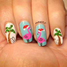 a tropical Christmas nail art Christmas Beach Nails Art Designs, Christmas In July Nail Designs, Tropical Christmas Nails Art Designs, Beach Christmas Nail Art, Palms Nails Design, Palm Tree Christmas Nails, Christmas Tropical Nails, Christmas Flamingo Nails