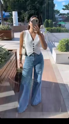 Outfits To Cover Midsection, Dressy Vest Outfits For Women, Summer Jeans Outfit Casual Classy 2024, Girls Night Out Outfit Ideas Summer, Casual Outfits For Women Jeans, Vest Outfits For Women Summer, Outfits To Wear At Home, Wide Leg Outfits, Bored Drawing