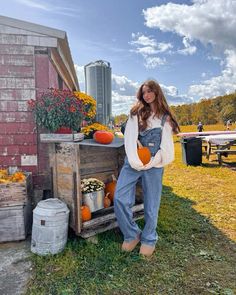 New England Fall Outfits Comfy, Fall Themed Halloween Costume, Fall Outfits Vermont, England Outfit Aesthetic, Fall Photo Aesthetic, Autumn Outfits Halloween, Apple Picking Aesthetic Outfit, Pumpkin Patch Outfit 2024, Fall Aesthetic Clothing