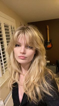 Hair Trends With Bangs, Blonde Hair Bangs, Blonde Hair Trends, 70s Hair, Blonde Hair With Bangs, Hairstyles For Layered Hair, Hair With Bangs, Hair Bangs, Hair Appointment