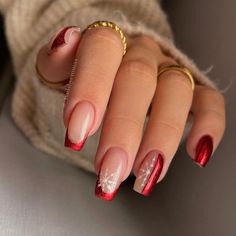 Red And White Christmas Nails, White Christmas Nails, Shiny Nails Designs, Red And White Nails, Ring Finger Nails, Red And White Christmas, Christmas Nails Acrylic